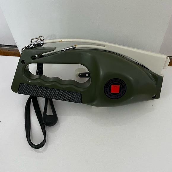 FISHING NIB Ronco Spin Casting Pocket Fisherman Glove Compartment As Seen On TV - Picture 3 of 14